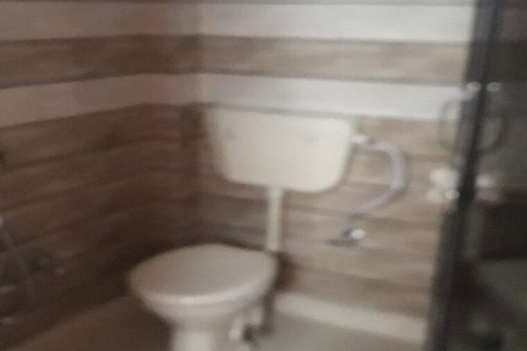 Bathroom, sector 62 1 Bedroom 505 Sq.Ft. Builder Floor In Sector 62 Noida 9851378