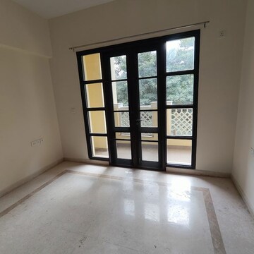 Room in  Apartment at Prestige Silver Oak Apartment, Whitefield – for Rent