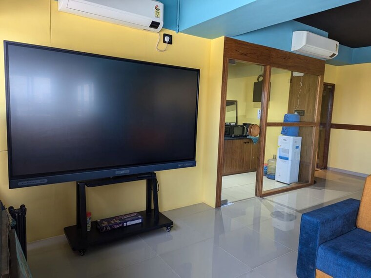 Room, shilp-one Commercial Office Space 1635 Sq.Ft. In Shilaj Ahmedabad 9851404