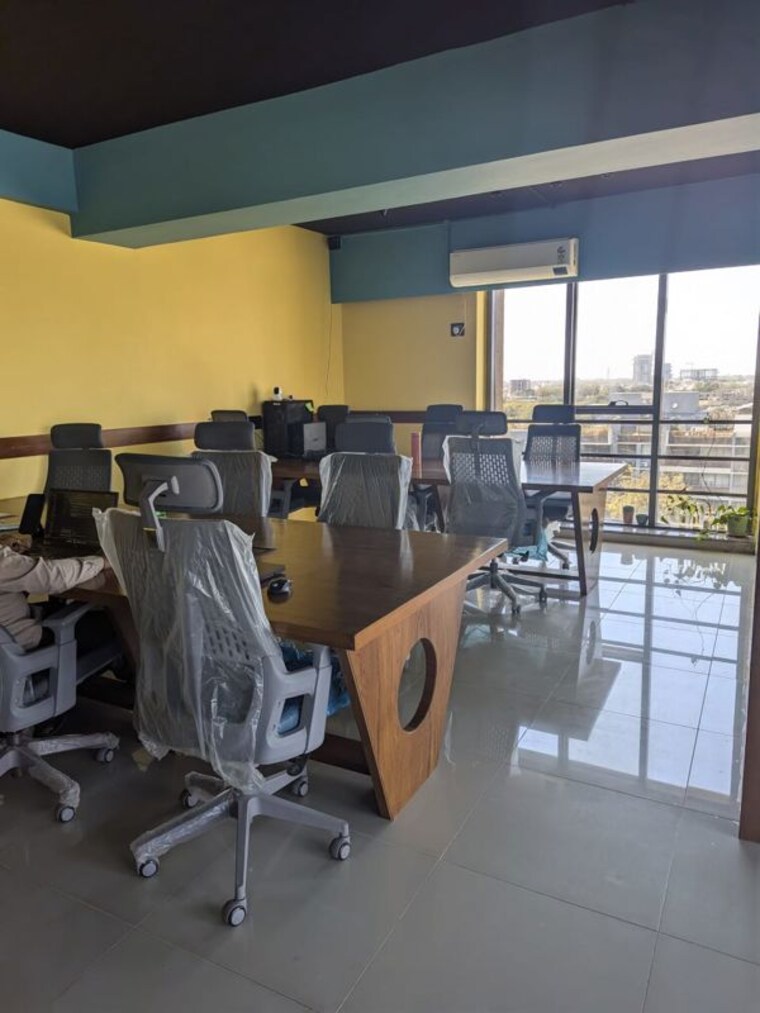 Team Area, shilp-one Commercial Office Space 1635 Sq.Ft. In Shilaj Ahmedabad 9851404