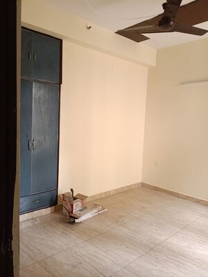 Room in 2 BHK Apartment at Divyansh Flora, Sector 16c Greater Noida – for Rent