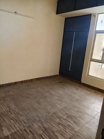 Room in 2 BHK Apartment at Divyansh Flora, Sector 16c Greater Noida – for Rent