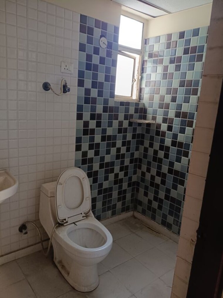 Bathroom, divyansh-flora 2 Bedroom 1155 Sq.Ft. Apartment In Sector 16c Greater Noida Greater Noida 9851448
