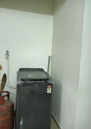 Furnished Amenities in 3 BHK Builder Floor at Adil Nagar – for Sale