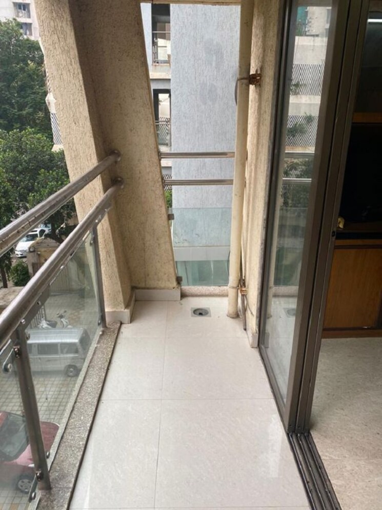 Balcony, bandra west 2 Bedroom 700 Sq.Ft. Apartment In Bandra West Mumbai 9851481