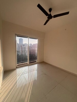 2 BHK Apartment For Rent in Cosmos Jewels, Ghodbunder Road