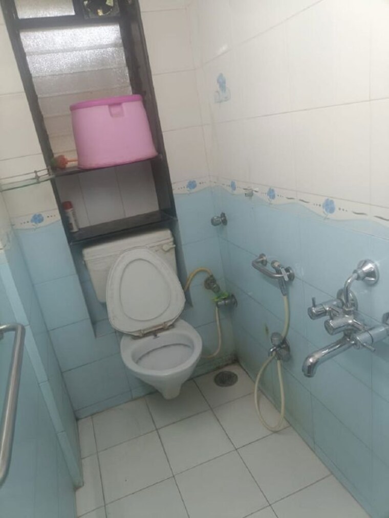 Bathroom, santacruz west 2 Bedroom 700 Sq.Ft. Apartment In Santacruz West Mumbai 9851856
