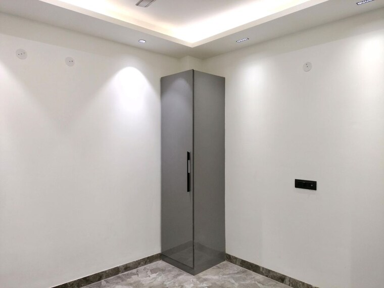 Room, sector 11 dwarka 4 Bedroom 2300 Sq.Ft. Apartment In Sector 11 Dwarka Delhi 9851867