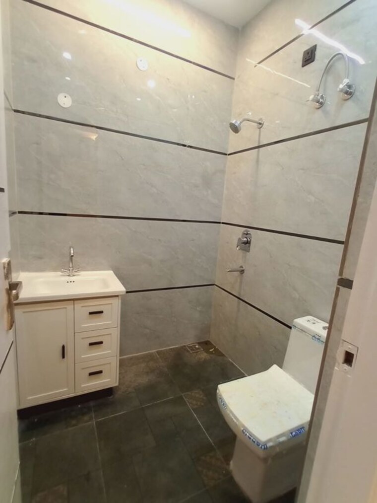 Bathroom, bptp-park-elite-floors 3 Bedroom 1002 Sq.Ft. Builder Floor In Sector 85 Faridabad 9851654
