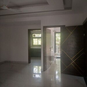 Room in 1 BHK Builder Floor at Sector 9 – for Rent