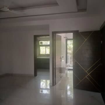 Room in 1 BHK Builder Floor at Sector 9 – for Rent