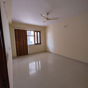 Room in 1 BHK Builder Floor at Sector 9 – for Rent