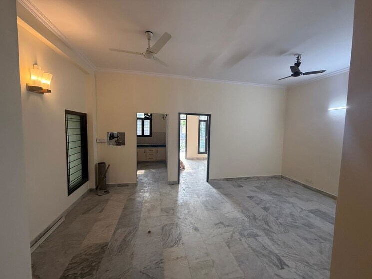 Room, sector 9 1 Bedroom 1200 Sq.Ft. Builder Floor In Sector 9 Gurgaon 9851952