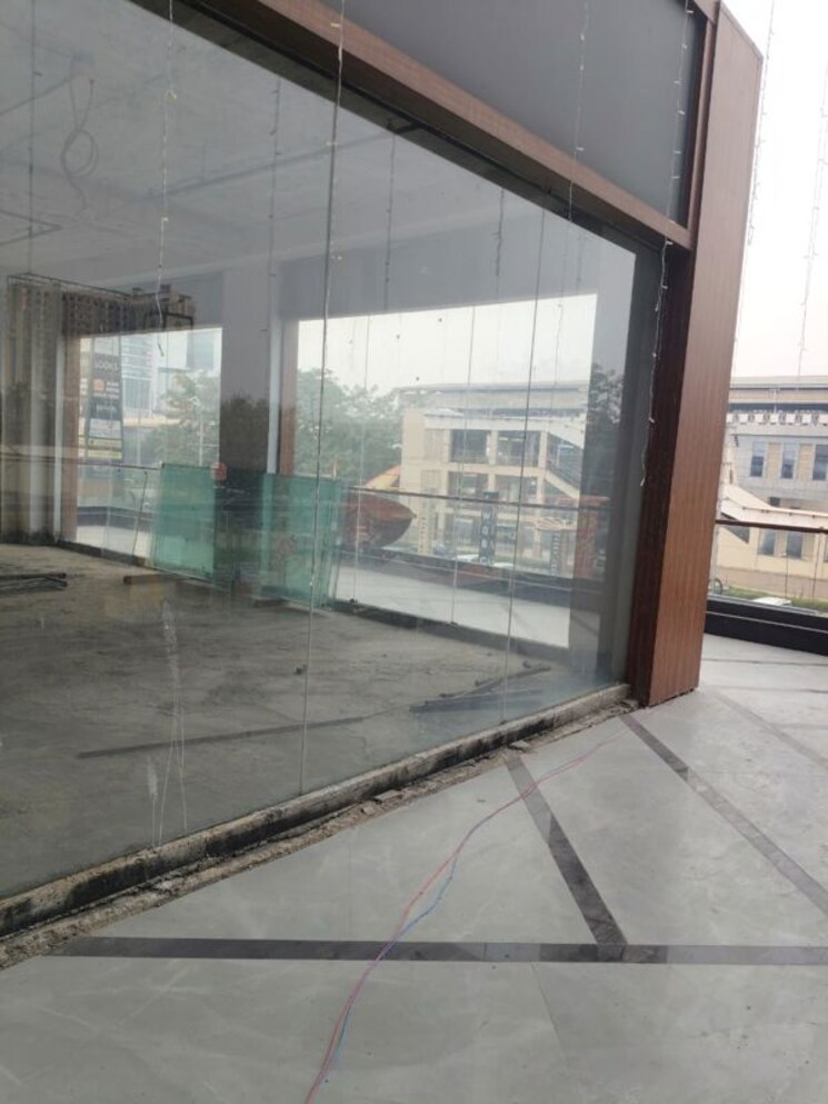 Room, delta i greater noida Commercial Shop 500 Sq.Ft. In Delta I Greater Noida Greater Noida 9851913