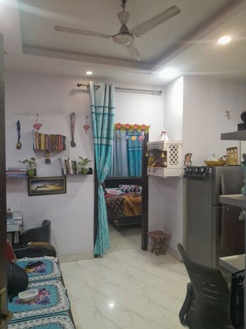Living Room in 1.5 BHK Builder Floor at Chahak Plaza, Shakti Khand – for Sale