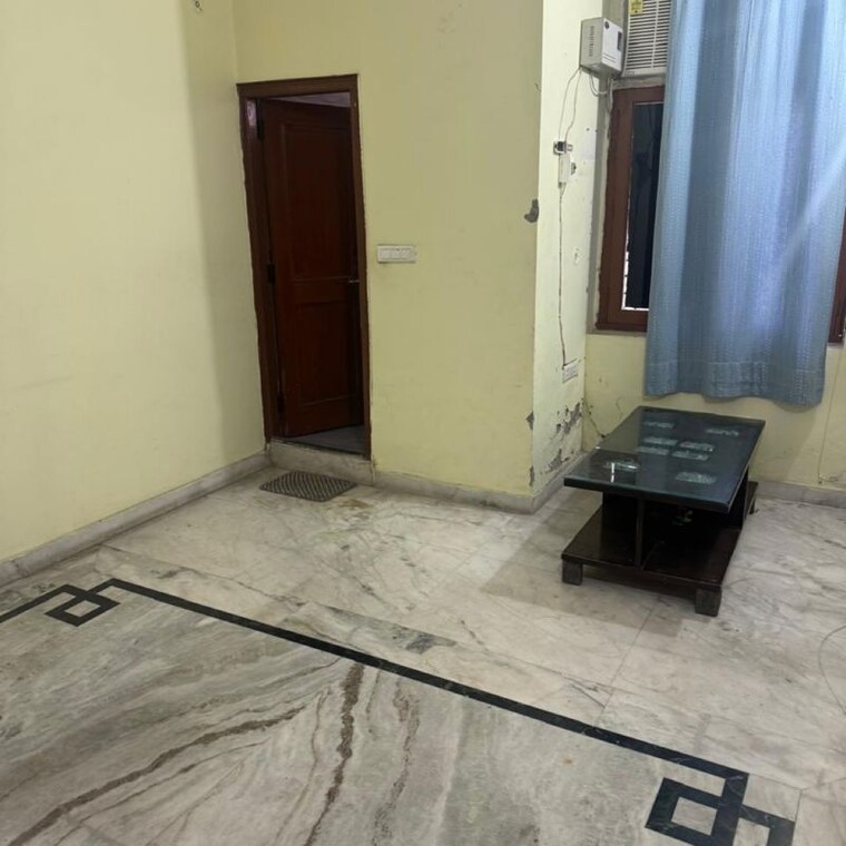 Living Room, sai-kunj-new-palam-vihar 5 Bedroom 98 Sq.Yd. Independent House In Sector 110a Gurgaon 9852171