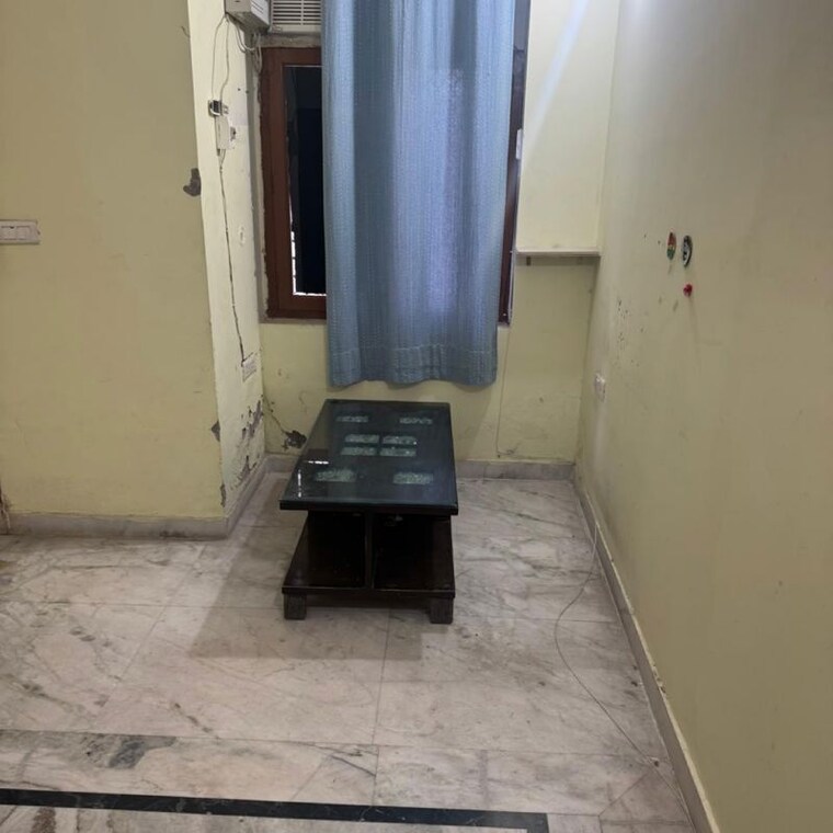 Living Room, sai-kunj-new-palam-vihar 5 Bedroom 98 Sq.Yd. Independent House In Sector 110a Gurgaon 9852171