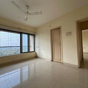 Room in 3 BHK Apartment at Renaisance Towers, Lokhandwala Complex – for Rent