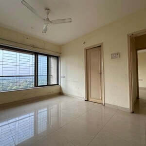 Room in 3 BHK Apartment at Renaisance Towers, Lokhandwala Complex – for Rent