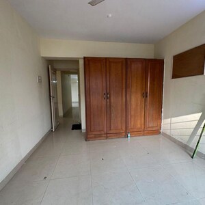 Room in 3 BHK Apartment at Renaisance Towers, Lokhandwala Complex – for Rent