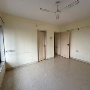 Room in 3 BHK Apartment at Renaisance Towers, Lokhandwala Complex – for Rent