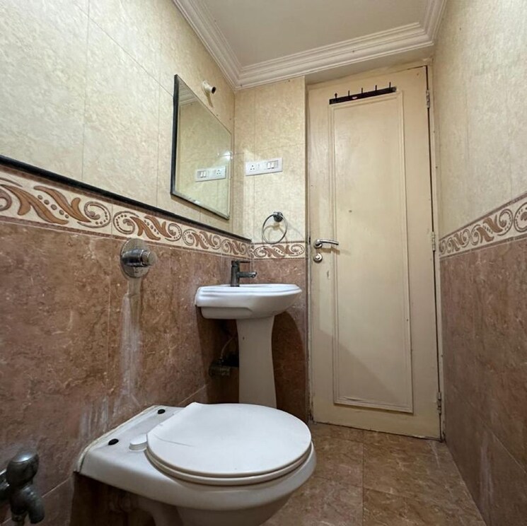 Bathroom, renaisance-towers 3 Bedroom 1300 Sq.Ft. Apartment In Lokhandwala Complex Mumbai 9852172