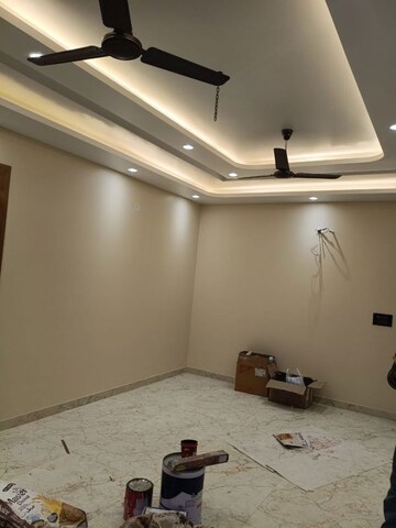 Room in 3 BHK Builder Floor at Super MIG, Sector 105 – for Rent