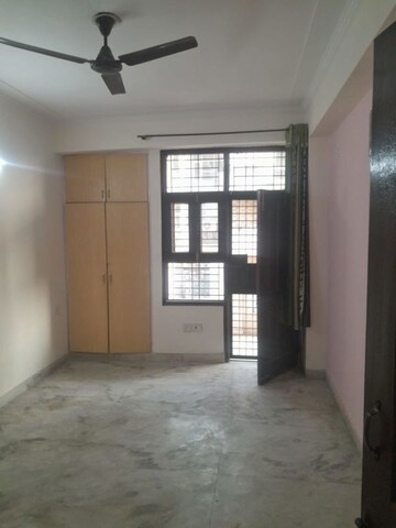 Room in 2.5 BHK Apartment at Shri Balajee Residency, Ahinsa Khand 2 – for Rent
