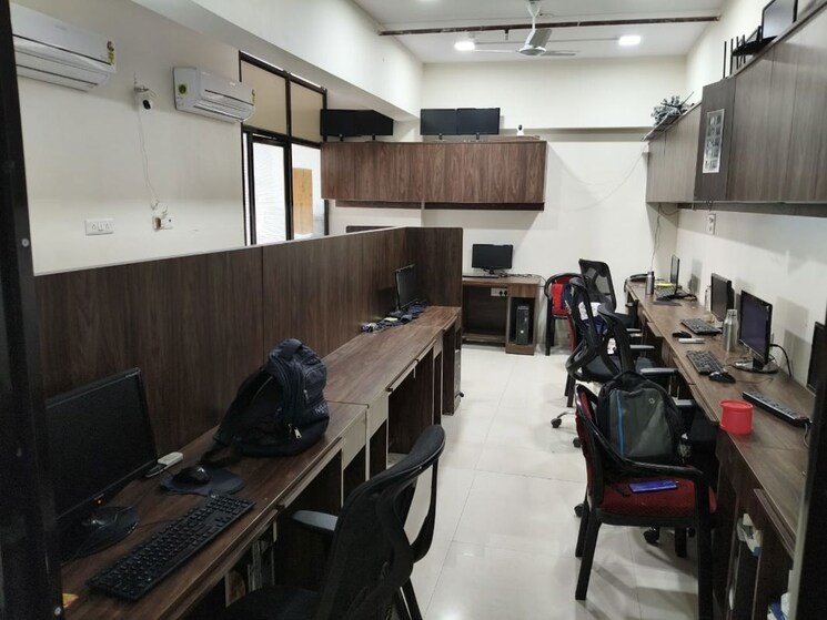 Team Area, malad east Commercial Office Space 520 Sq.Ft. In Malad East Mumbai 9852249
