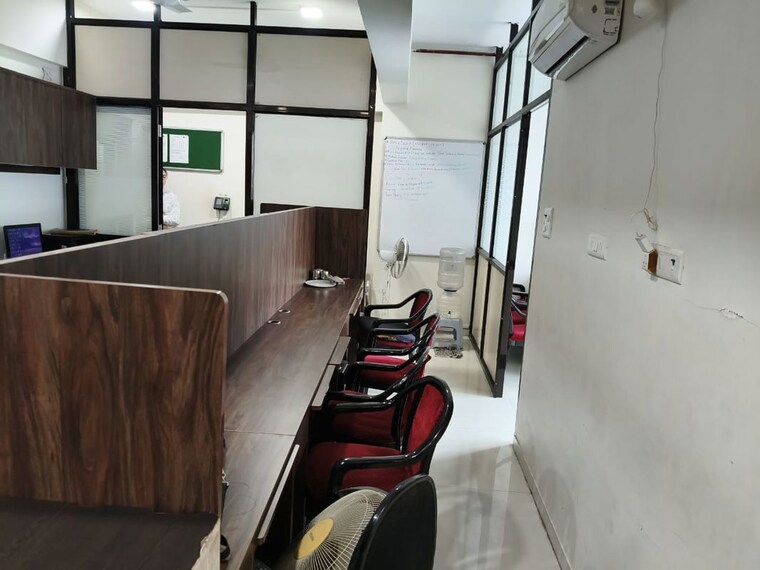Team Area, malad east Commercial Office Space 520 Sq.Ft. In Malad East Mumbai 9852249