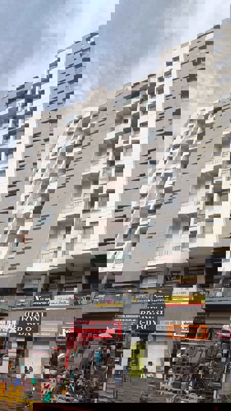 2 BHK + Servant Room 1000 Sq.Ft. Apartment in Brahma Vantage B