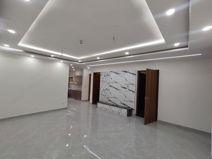 Room, anand vihar 3 Bedroom 1350 Sq.Ft. Builder Floor In Anand Vihar Delhi 9852365