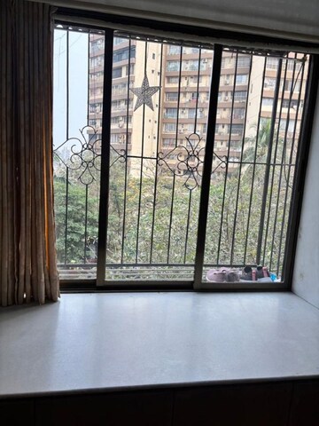 Room in 1 BHK Apartment at Bandra West – for Rent