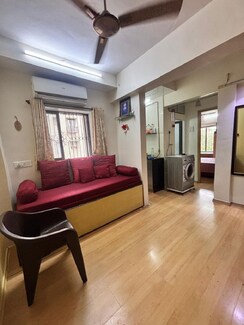 1 BHK + Pooja Room Apartment For Rent in Bandra West