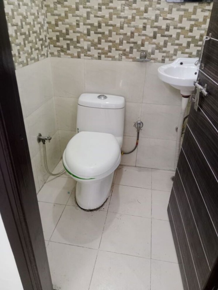 Bathroom, govindpuri 1 Bedroom 365 Sq.Ft. Builder Floor In Govindpuri Delhi 9852402