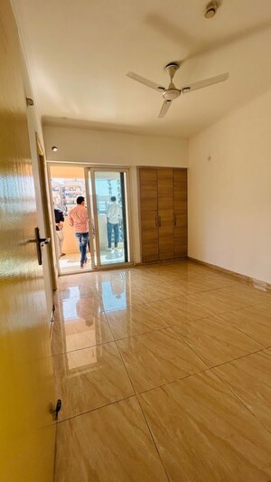 Room in 2 BHK Apartment at Gaur City 2 - 14th Avenue, Sector 16c Greater Noida – for Sale