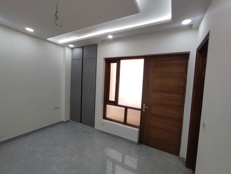 Room, anand vihar 3 Bedroom 1500 Sq.Ft. Builder Floor In Anand Vihar Delhi 9852422