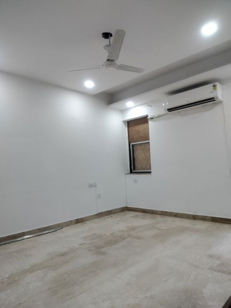 Room, vasant kunj 4 Bedroom 2500 Sq.Ft. Builder Floor In Vasant Kunj Delhi 9852460