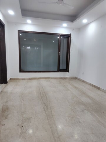 Room in 4 BHK Builder Floor at Vasant Kunj – for Rent