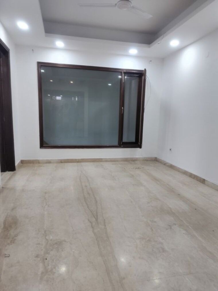 Room, vasant kunj 4 Bedroom 2500 Sq.Ft. Builder Floor In Vasant Kunj Delhi 9852460
