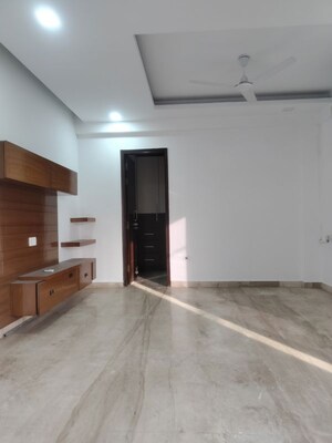 Room in 4 BHK Builder Floor at Vasant Kunj – for Rent