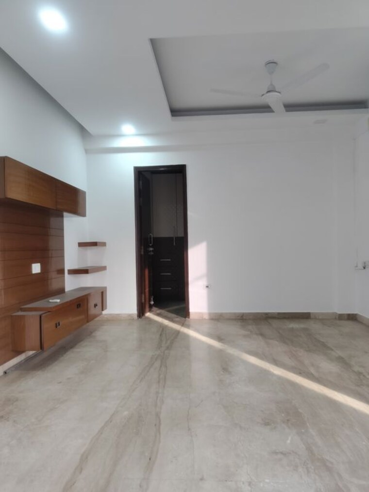 Room, vasant kunj 4 Bedroom 2500 Sq.Ft. Builder Floor In Vasant Kunj Delhi 9852460