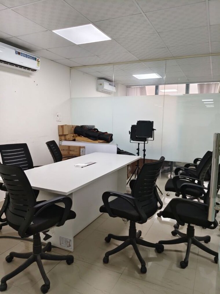 Team Area, unitech-cyber-park Commercial Office Space 3300 Sq.Ft. In Sector 39 Gurgaon 9852564