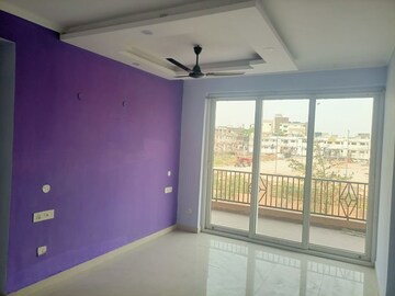 Room in 3 BHK Apartment at Ghazipur – for Rent