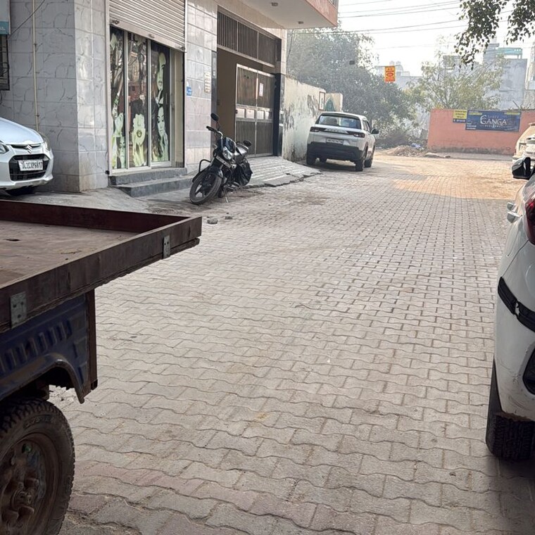  Parking, ashok vihar phase iii 3 Bedroom 1100 Sq.Ft. Builder Floor In Ashok Vihar Phase Iii Gurgaon 9852604