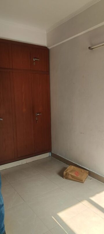 Room in 3 BHK Apartment at Gardenia Gateway, Sector 75 – for Rent