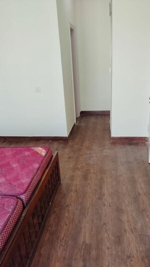 Room in 3 BHK Apartment at Jaypee Greens Pavilion Court, Sector 128 – for Rent