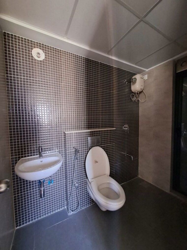 Bathroom, lodha-downtown 1 Bedroom 450 Sq.Ft. Apartment In Dombivli East Thane 9852650