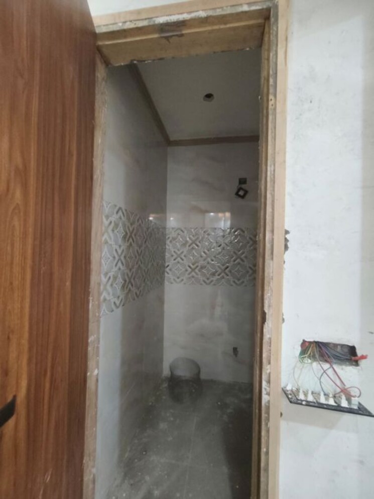 Bathroom, govindpuri 2 Bedroom 60 Sq.Yd. Builder Floor In Govindpuri Delhi 9852741