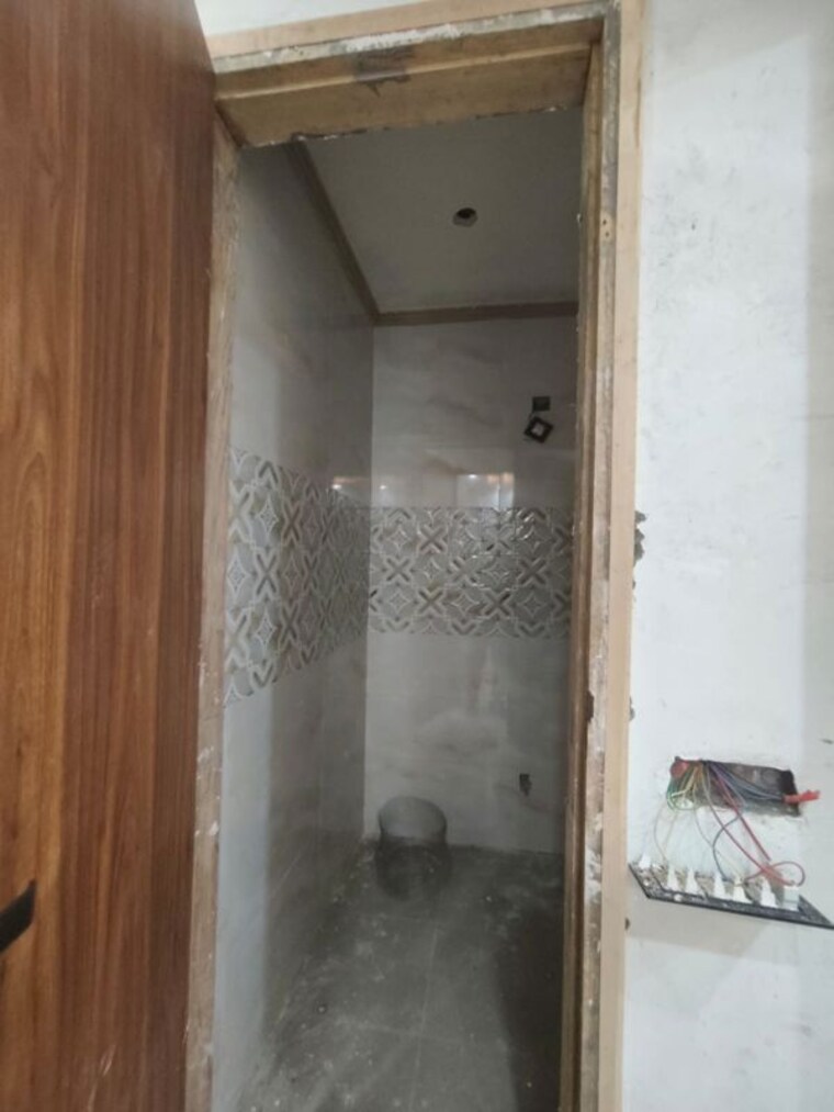 Bathroom, govindpuri 2 Bedroom 60 Sq.Yd. Builder Floor In Govindpuri Delhi 9852741
